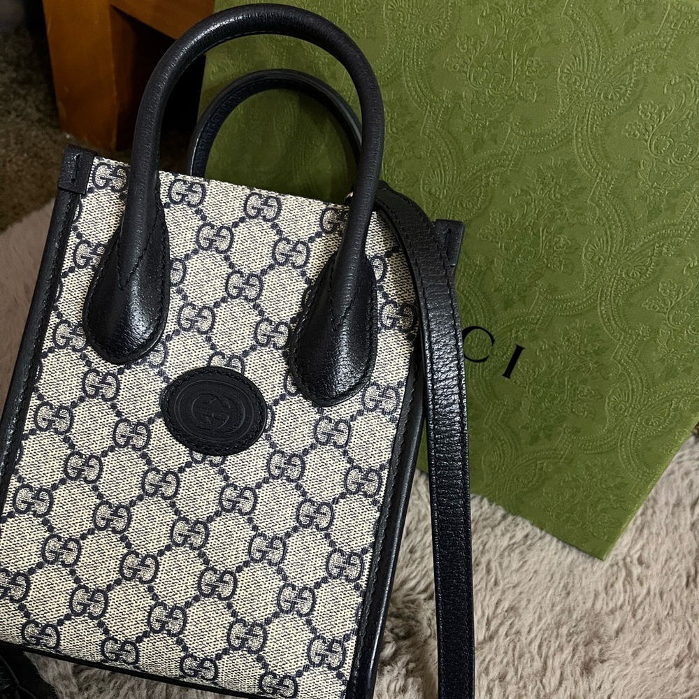 Authentic Gucci Crossbody Monogram